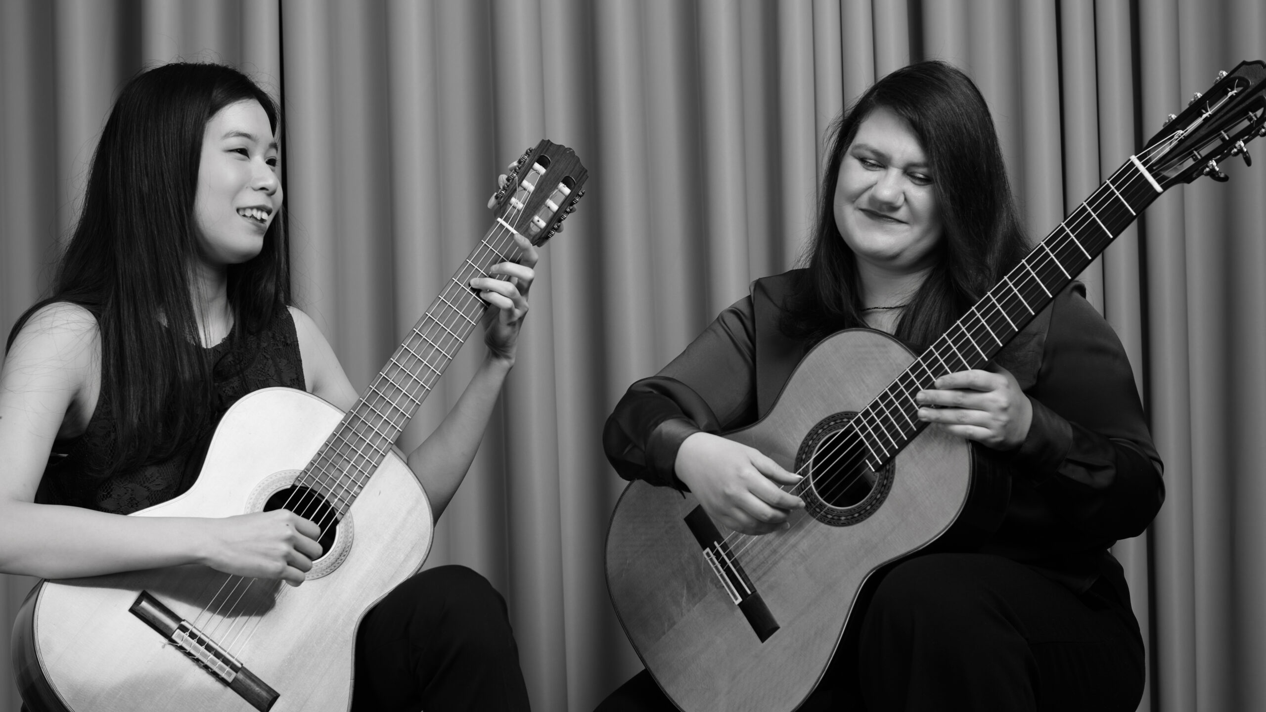 duoasus2-schwarzweiß-akita-ghazaryan-gitarre-guitar